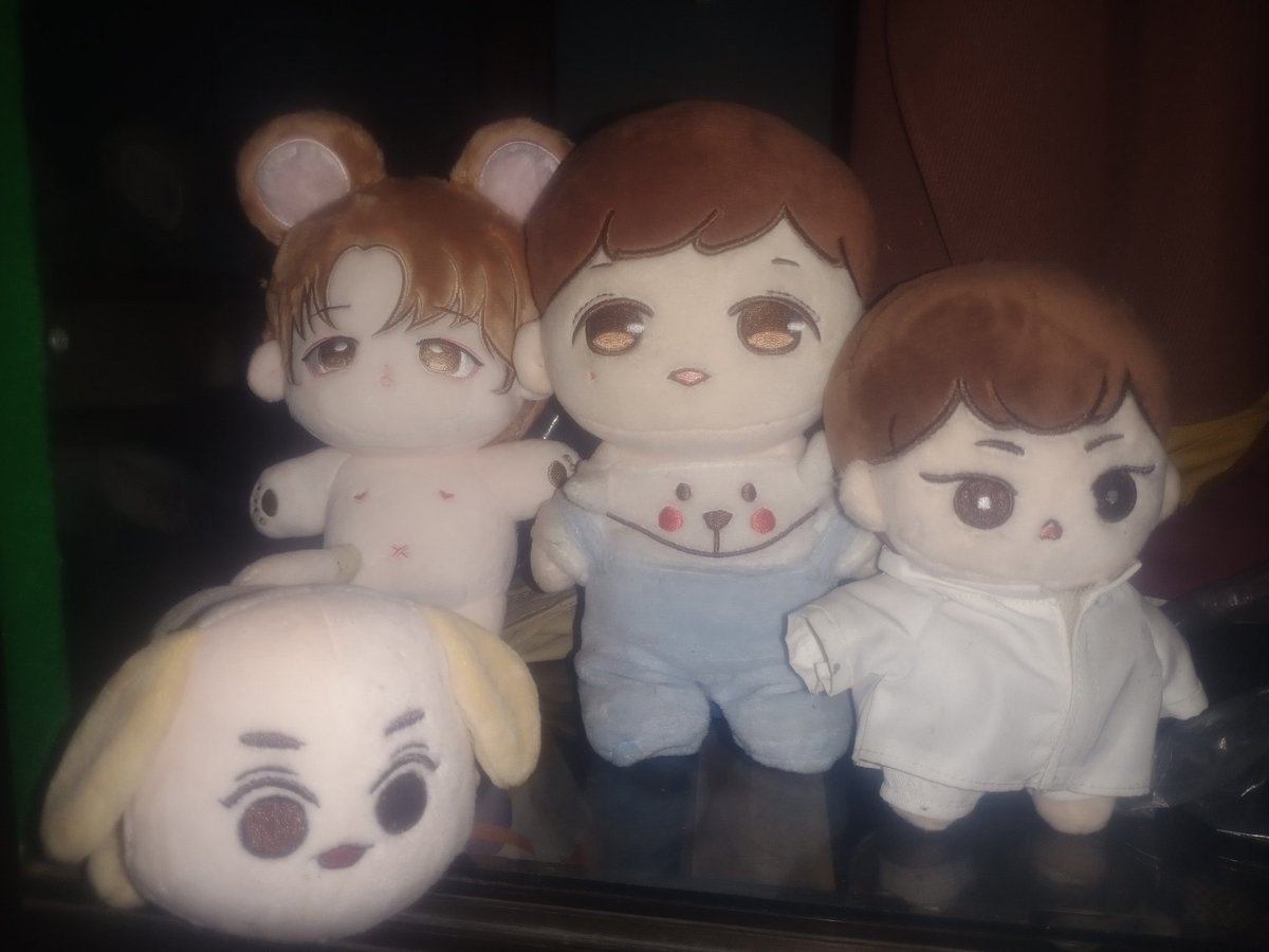 dlaphne's tweet photo. WTS want to sell doll murah. Bisa tekol. Nanti aku gratisin baju bajunya sekalian soalnya mau stop collect. DM aja buat detail dan baju bajunya. Harganya tawar aja asal jangan sadis, lagi BU. 

Tags wts wtb doll exo jongin chanyeol baekhyun crying xiumin kyungsoo https://t.co/H1vdNVk1Z9