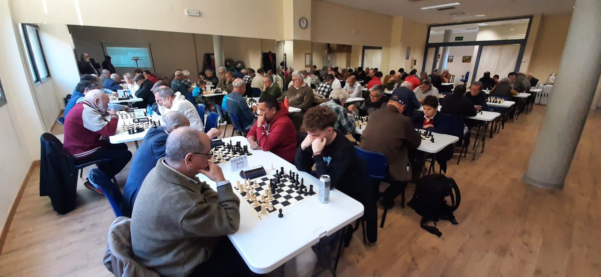 MasMadridVikal's tweet photo. ♟️Como todos los fines de semana, el Club de Ajedrez Valdebernardo reúne a vecinos y vecinas de todas las edades para jugar y hacer barrio. https://t.co/cZCMhhItA1