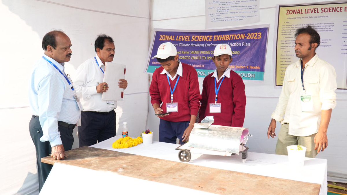 scstdevdept's tweet image. One of the highlights of #Sargiful-2023, being held in Gajapati district, is a #Science Exhibition, where students from various #tribal communities are showcasing their innovative projects.

#ZonalSargiful2023 
1/2