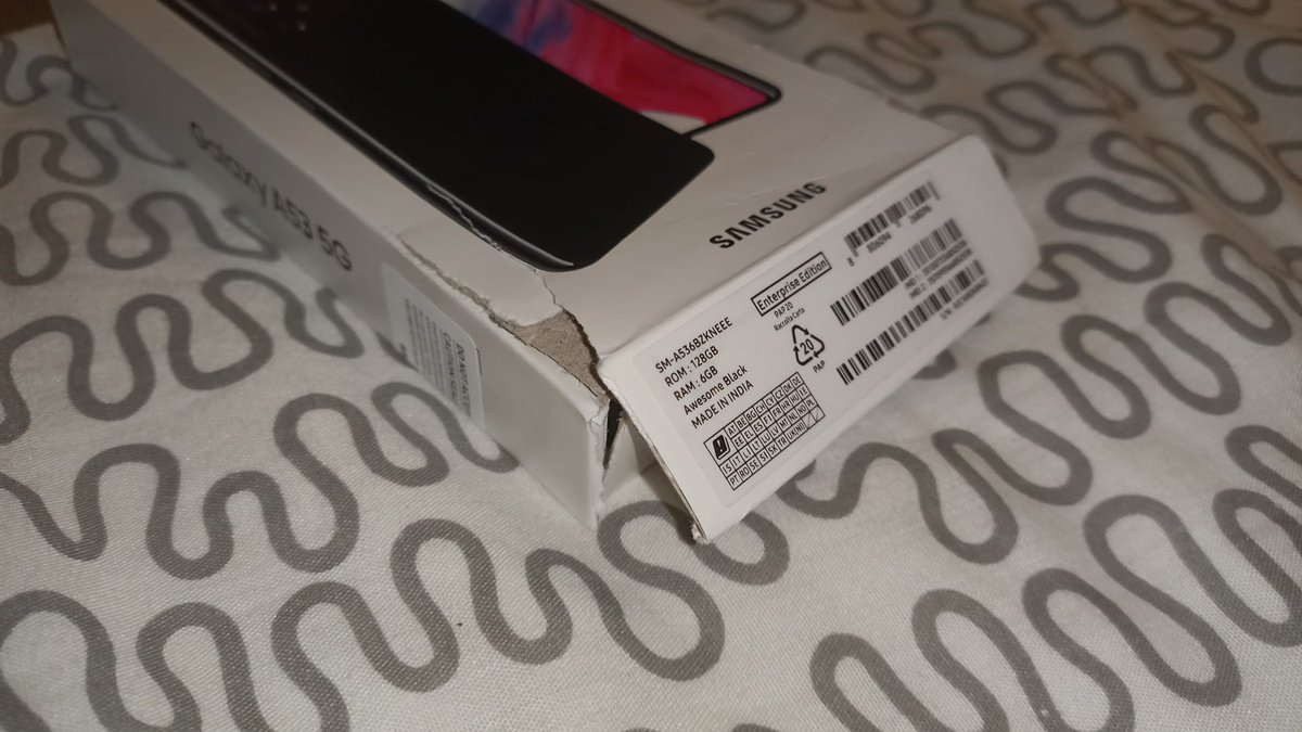nightmarxss's tweet photo. ESTO ES DE VERGÜENZA.
@amazon ME HABÉIS ROBADO 300€. 
DIFUSIÓN MÁXIMA.
Llevamos detrás de vosotros MESES. Hice un pedido por un móvil, pero me llegó el paquete VACÍO. Claramente estaban las cajas rotas. Hemos estado contactando y escribiendo con los operadores meses. » https://t.co/MMwO09sMYL