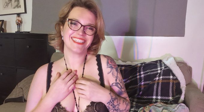 Nouvelle vid&eacute;o ! J'ai une extinction de voix (v&eacute;ridique 😑) et nous sommes amis depuis longtemps. Tu me