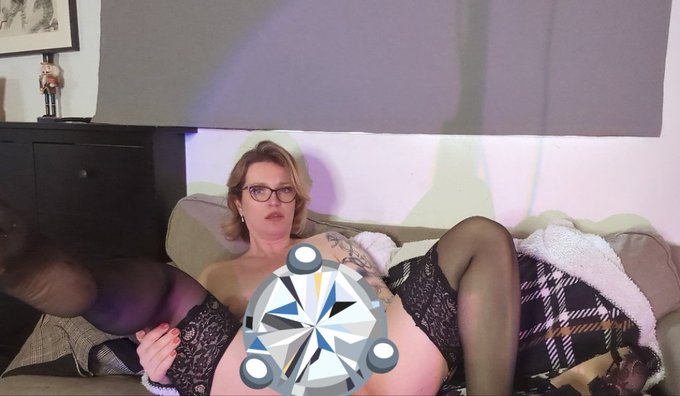 Nouvelle vid&eacute;o ! J'ai une extinction de voix (v&eacute;ridique 😑) et nous sommes amis depuis longtemps. Tu me