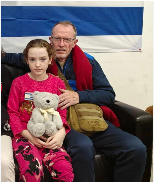 Moazzam_Begg's tweet photo. Remember the gut-wrenching reaction of the Irish-#Israeli dad who was told his daughter had been killed in the #hamasattack on #October7? 

Emotionally distraught, he said his daughter's death was "an absolute blessing" rather than to live as a captive of #Hamas. 

Well, as it happens, she didn't die and lived as a captive of #Hamas. Father and daughter were reunited a couple of weeks ago.

The @JewishChron reports she was "always given breakfast, though only sometimes lunch, sometimes something in the evening," which is how most people in #Gaza now eat - if that.

She also reported that no one hit her. Again, very sharp contrast to countless reports and videos of #Palestinian beaten upon arrest by #IDF or after imprisonment.

No parent could see the reunion of Emily and Thomas Hand and not be moved.

Few would blame the father for his uncontrollable reaction on the unsubstantiated news of his daughter's but the media was happy to present it as fact and help feed the narrative demonising Palestinian resistance.

Like so much about this story, the truth remains hidden until the consequences of the falsehood have been achieved.