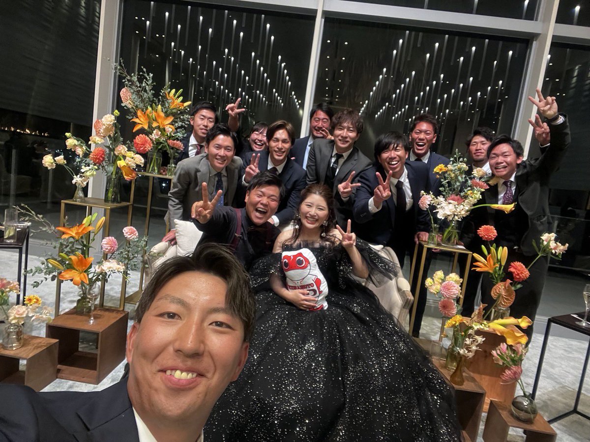 ycanda24's tweet photo. #PigBoss おめでとう!
#火の国サラマンダーズ
ボスボスは、退任後も全力で来シーズンの編成を愛を持って手伝ってくれました。 編成が無事完了したのは彼の力が大きかった。 西も、荒西も。おめでとう&カムサハムニダ&また戻ってきてね♪ https://t.co/C8QMjd3LT4