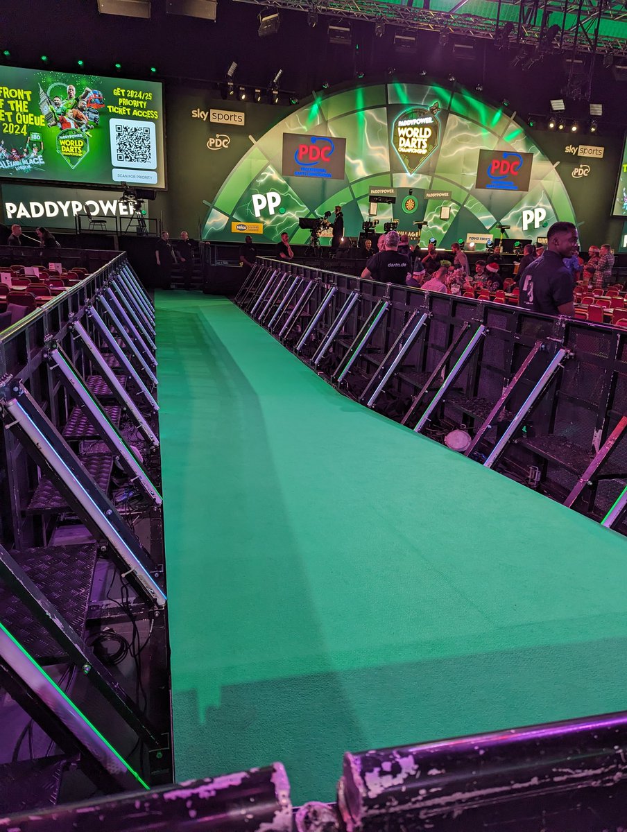 Lee Evans will make this walk in under half an hour's time!

Watch Evz against Sandro Eric Sosing in round one at the PDC Paddy Power World Championship on Sky Sports in the UK.

<a href="/Evz180/">Lee Evans</a>

#WCDarts