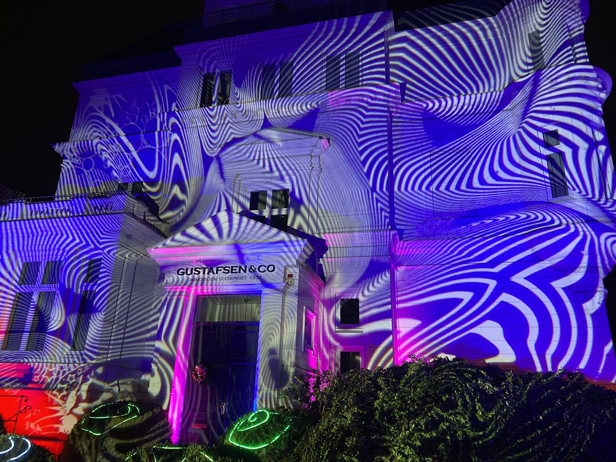 🤖AI meets NFT meets Dia Projection.✨🍄 with Schwammerl Club Safety Third- Danger is funny ⚠️😀 
Tonight is the night.