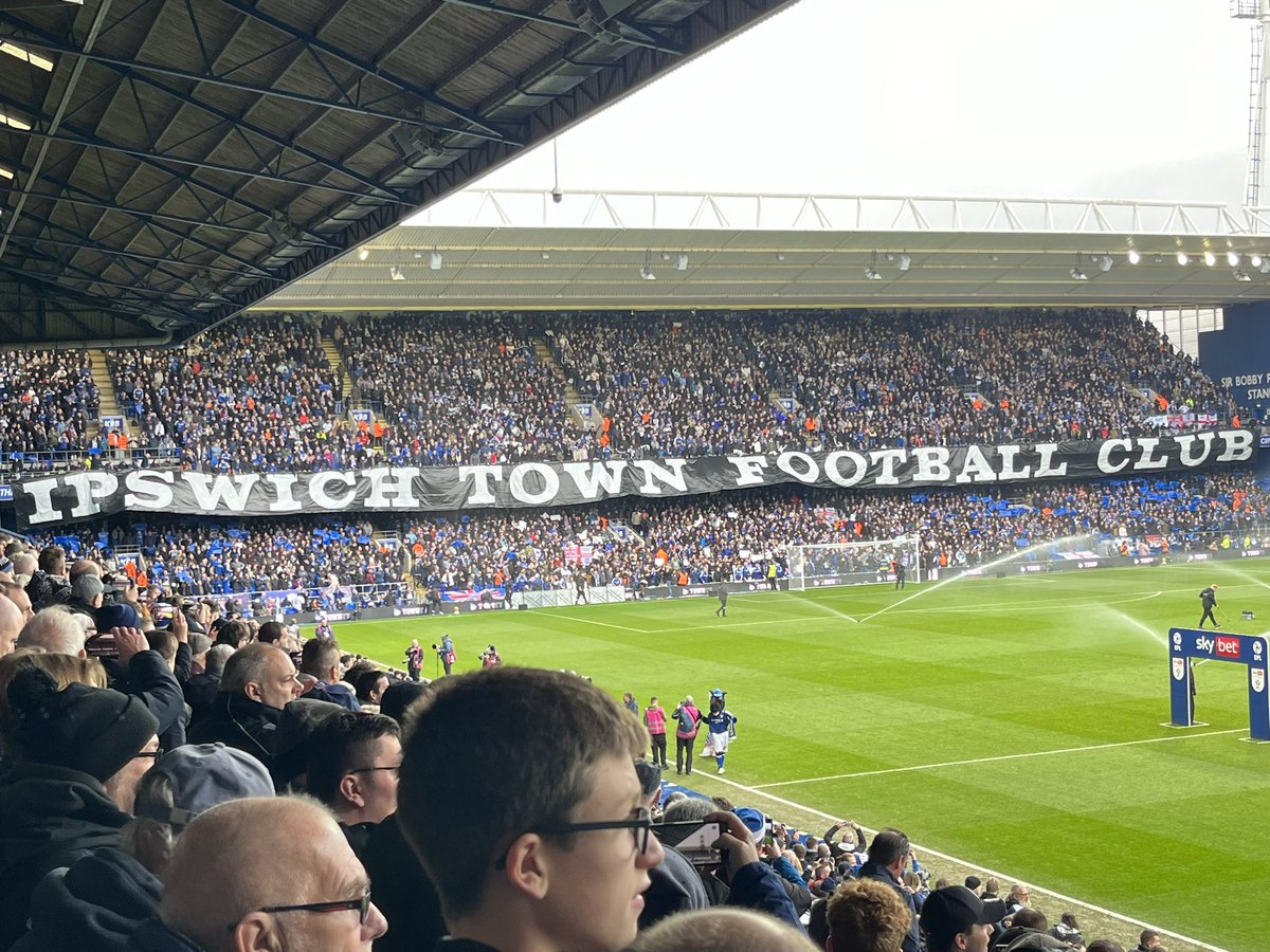 PleasureMarj's tweet photo. Uppa Towen!! @IpswichTown https://t.co/lP9mVEeTDC