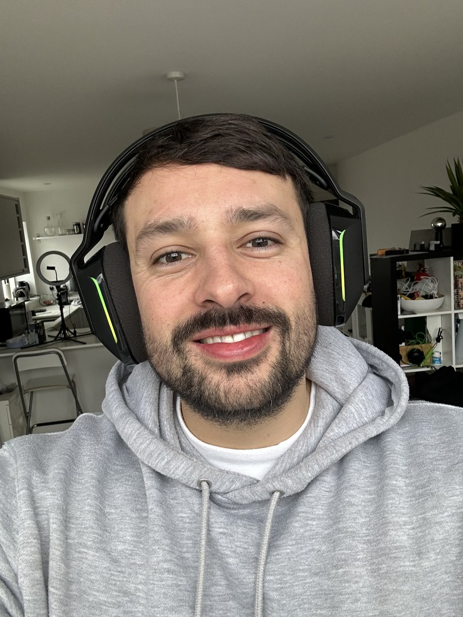 frenchberty's tweet photo. After a very successful Christmas Giveaway it's time for ANOTHER ONE! 🎄🎅 
I'm teaming up with @LogitechG and we are giving you a chance to win your very own G733! (Please see both pictures for an example) 🎁

Entry Rules: 📜
1. Must be following @frenchberty and @LogitechG 
2. Tag 2 friends 
3. Repost 

GOOD LUCK!! 
Draw will be held live on stream on the 21st of December!

#HAPPYLOGIDAYS #Giveaway #christmas