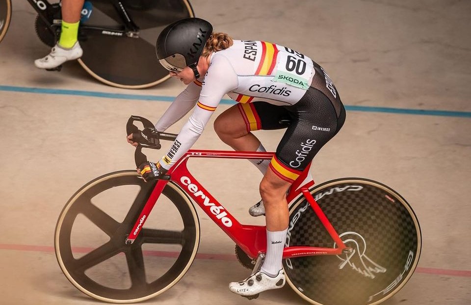 #TeamESPciclismo 🇪🇸 | ¡Tercera posición para <a href="/IzzyEscalera/">izzy escalera</a> en el Scratch Élite! ¡Enhorabuena! 🥉

👉 Marina Garau ha concluido en 6ª posición
👉 La victoria ha sido para la uzbeka Margarita Misyurina tras ganar vuelta

¡Siguen a gran nivel nuestr@s ciclistas! 🤩