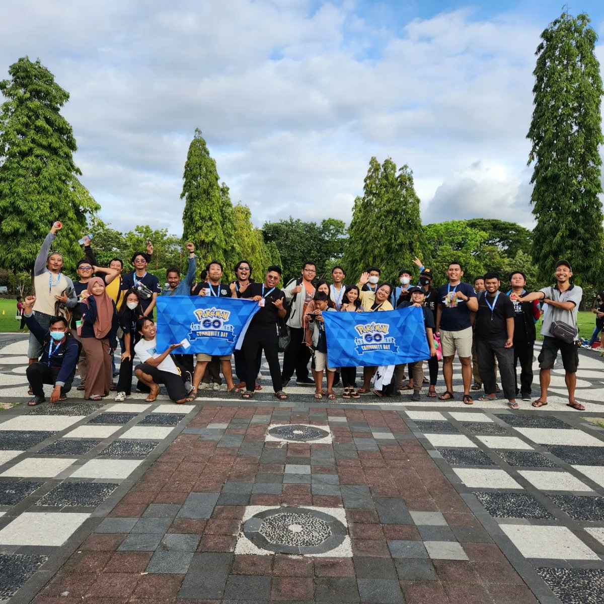 DewataMonmon's tweet photo. Community Day(Comday) Pokemon Go Rekap 2023
Day 1
Denpasar Bali
Bersama Trainer Pokemon Go Se-Bali.
#pokemonGOCommunityDay
#niantic
#pokemongo
#comunityday2023
#pokemongoindonesia
#pokemongobali
#bali
#denpasar #renon #bajrasandhi
#monmondewata https://t.co/vPC1y4yxri
