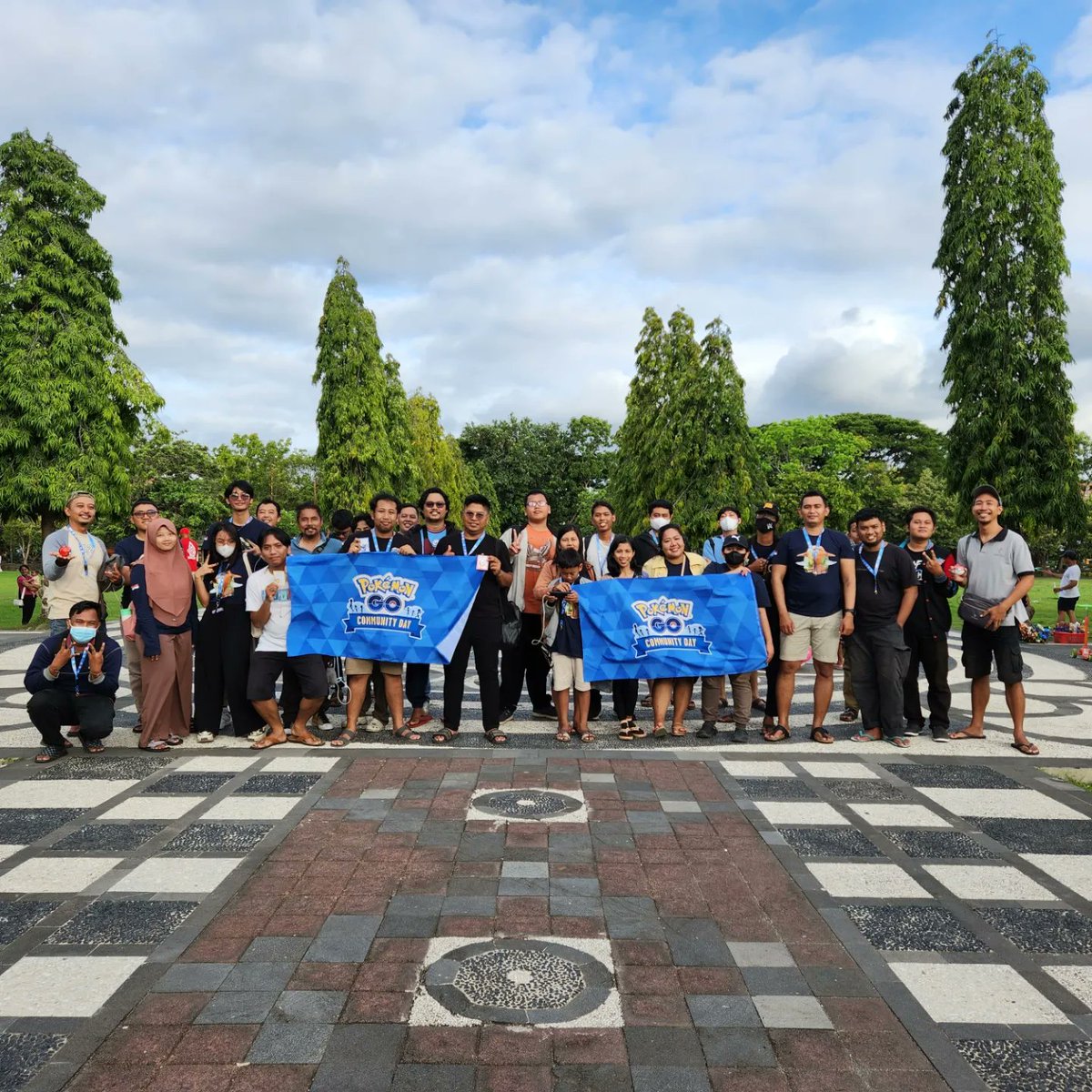 DewataMonmon's tweet photo. Community Day(Comday) Pokemon Go Rekap 2023
Day 1
Denpasar Bali
Bersama Trainer Pokemon Go Se-Bali.
#pokemonGOCommunityDay
#niantic
#pokemongo
#comunityday2023
#pokemongoindonesia
#pokemongobali
#bali
#denpasar #renon #bajrasandhi
#monmondewata https://t.co/vPC1y4yxri