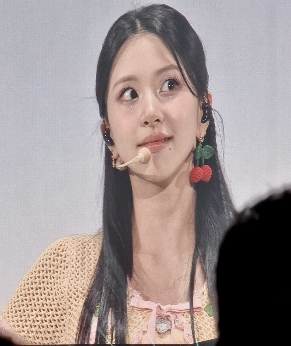 chaeypics's tweet photo. 🍒 https://t.co/BeO7Ojl4h6