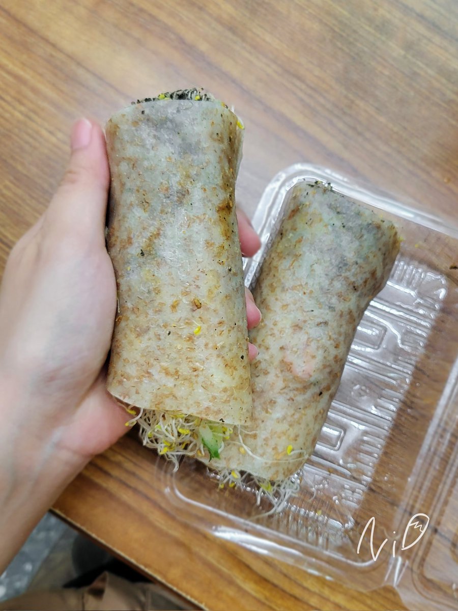 foxsaysnini's tweet photo. #台中美食
《全民涼麵》
▸ 苜蓿芽手捲
✅️春捲/潤餅地圖!!💪🏽
https://t.co/6IonxAreEu
#台湾グルメ #b級グルメ #朝ご飯 #ninigaga #J哥和Na哥 #alfalfasprouts #veganburrito #vegetableroll https://t.co/kIPnr0ld0e
