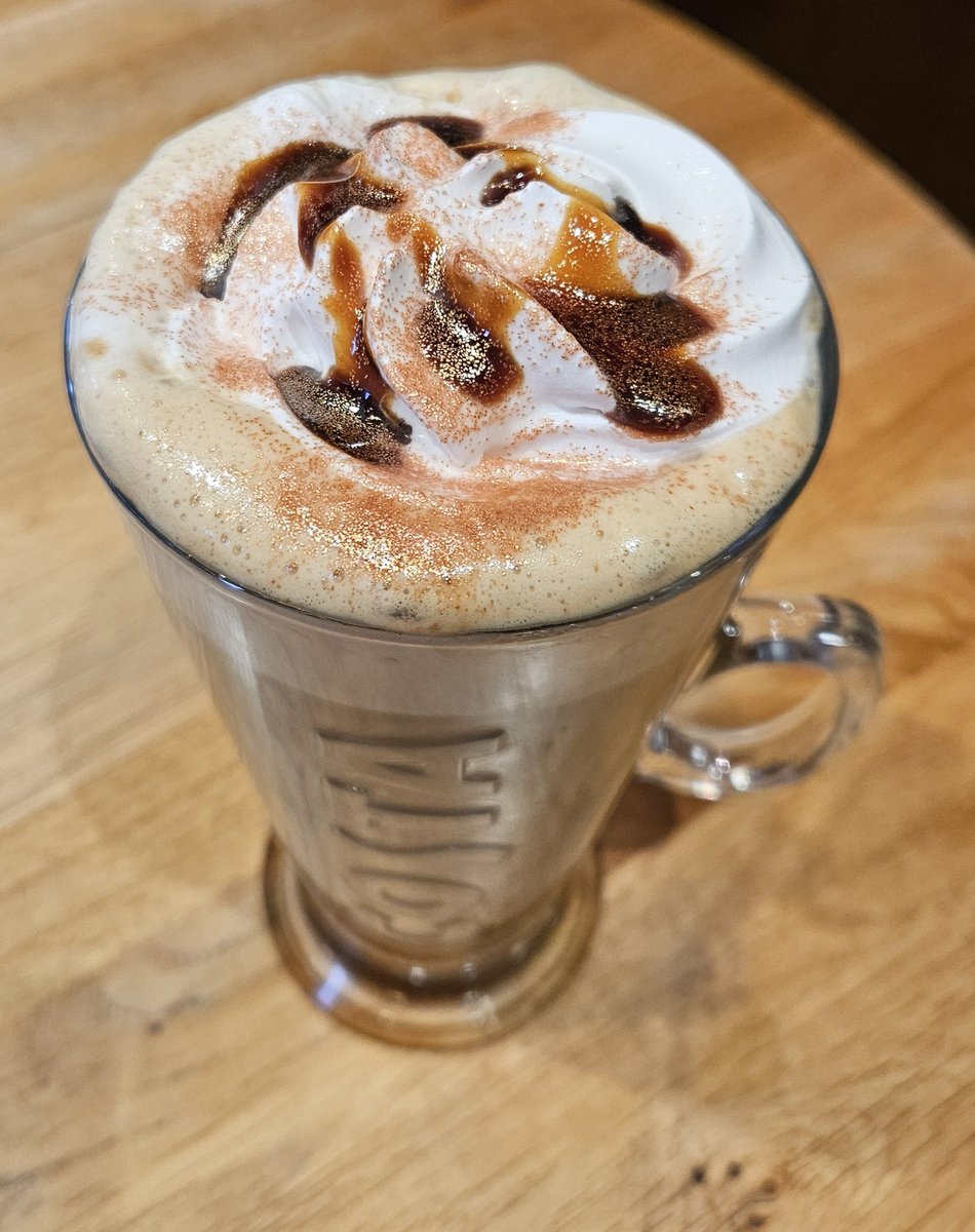ElizabethJRowan's tweet photo. Festive treat whilst out Christmas shopping! @CostaCoffee #coffee #Latte #treat #festive #Christmas #shopping #Edutwitter #Wellbeing https://t.co/xbnLfyqIl8