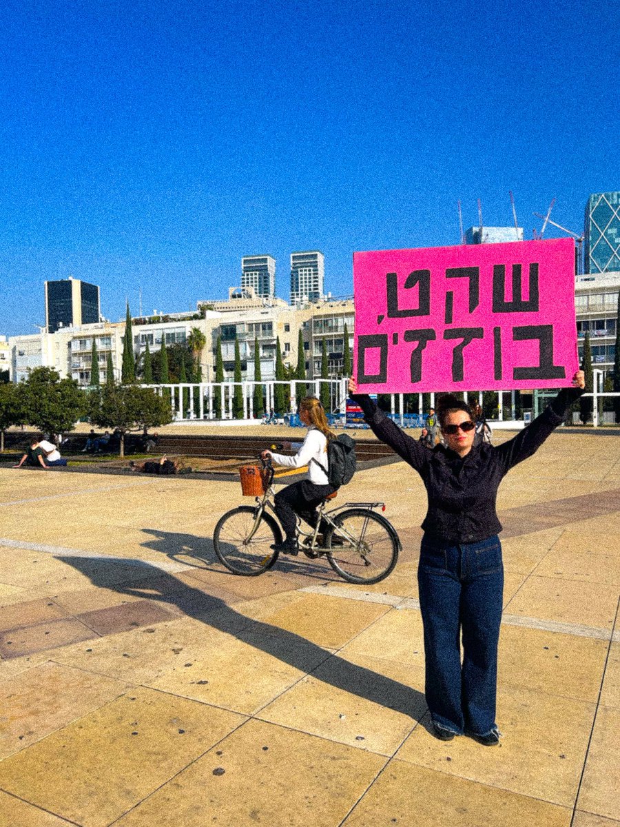 Pink_Front's tweet photo. ממשלה של גנבים זה משהו אחד. אבל ממשלה של גנבים בזמן מלחמה זה כבר משהו שחייבים להאבק בו עכשיו.
היום (שבת 17/12) ברוטשילד 1, 17:30. זה לא יעבור בשקט. #dudewithasign #protest #ממשלתשחיתות #pinkfront #החזיתהוורודה https://t.co/mqscKne8nt