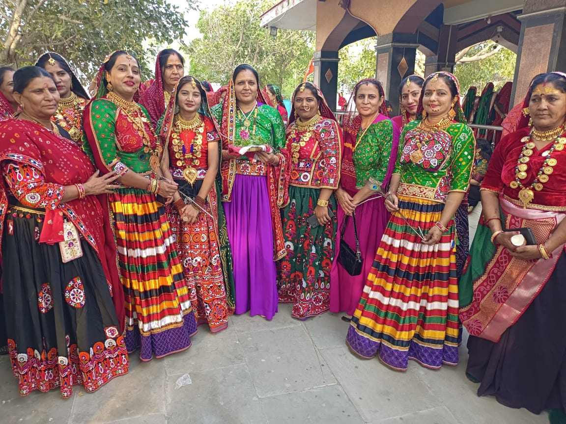 સમાજનાં કાર્યોમાં સૌ એક બની જાઈએ.
હું રહું કે ના રહું, મહારાસ‌ થવો જોઈએ.
કૃષ્ણનાં નામથી સૌ ભેગાં રે થાઈએ.
હું રહું કે ના રહું, મહારાસ‌ થવો જોઈએ.

#ABAMS #AhiraniMaharasDwarka #AhiraniMaharas2023 

<a href="/ABAM_official23/">AkhilBharatiyaAhiraniMaharasSangathanOfficial</a>