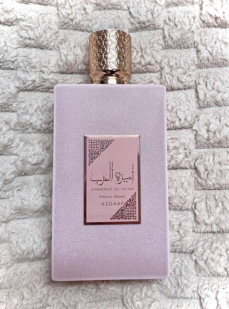 ChicArome's tweet photo. Les filles c’est le parfum qu’il vous faut !! On sent la princesse 👸 

Ameerat Al arab prive rose
Notes de tête: Fraise, Musc,note sucrée 🍓🍬 https://t.co/fvAmTc4RMK
