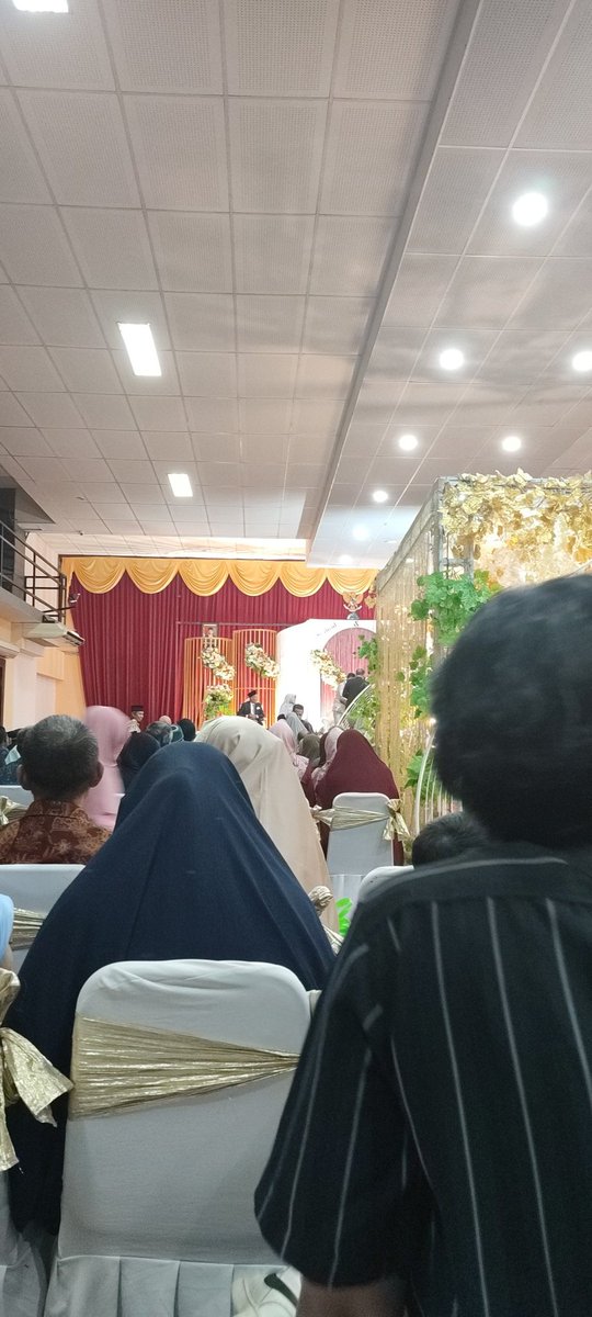 area_rmzh's tweet photo. Momen dateng ke acara pernikahan tapi g tw siapa yg nikah (sekedar mewakili) https://t.co/WB6pBUDHx4