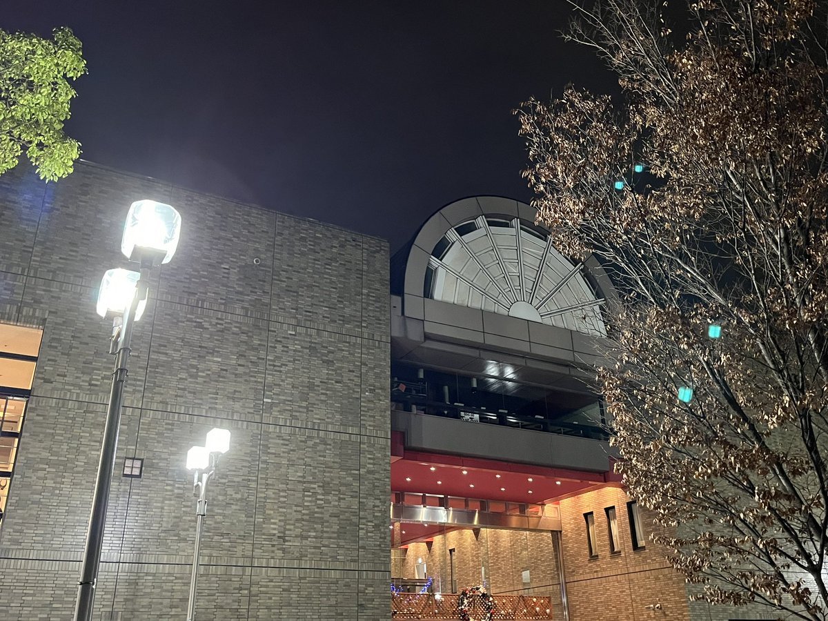 burger0919's tweet photo. 一日目しゅうりょ〜!
しっかり #RiPoP 見れたし、演出もみなさんの衣装もめちゃくちゃ凝ってたし、声出しも解禁で、見ても聴いても参加しても楽しかった〜!
もう一日楽しむぞ〜!
#t7s #t7sBrightestar #ナナシス https://t.co/alxrcRYSQP