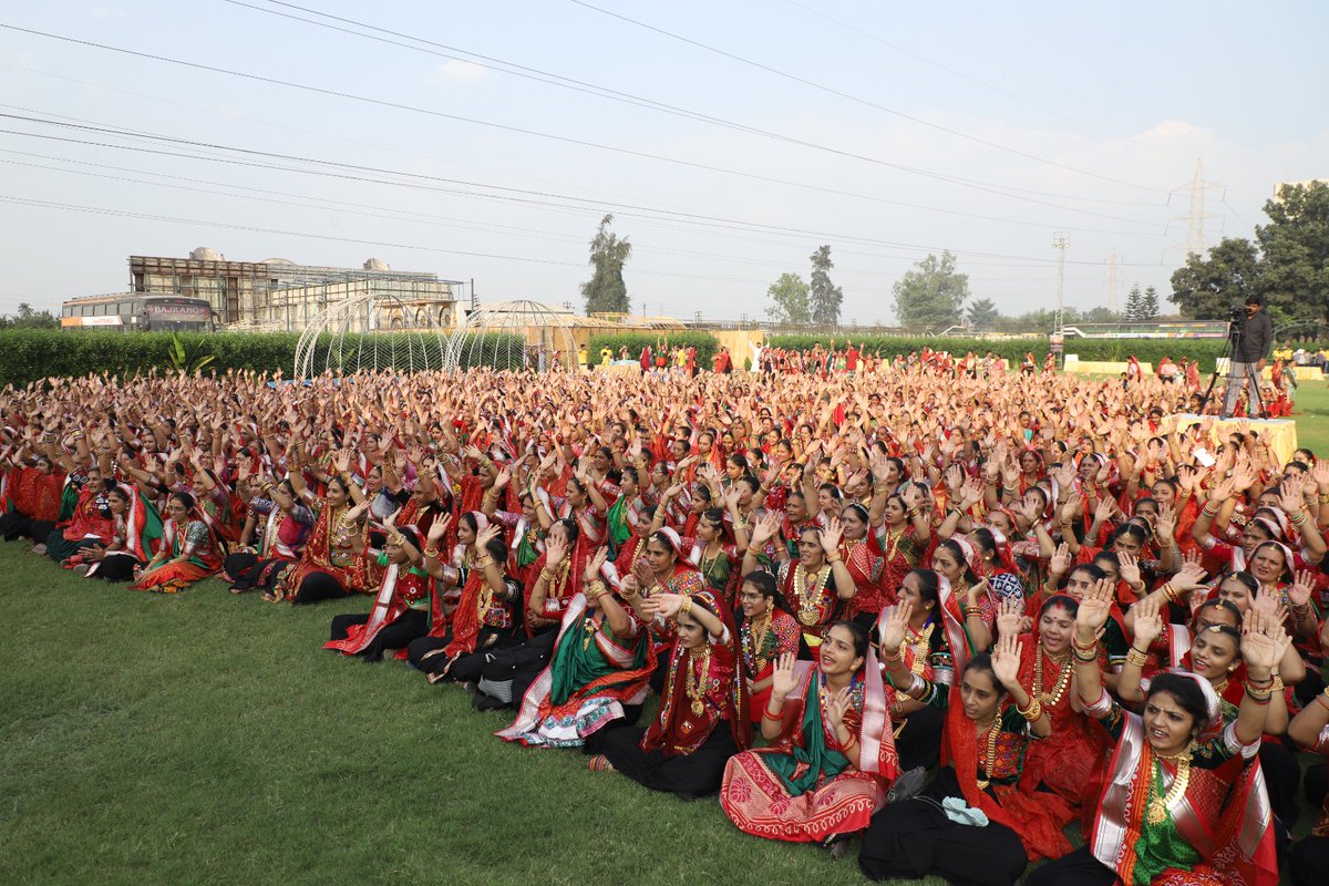 गुजरात अहीर समाज द्वारा "अहिरानी महारास 2023" द्वारका का भव्य आयोजन l महारास महिलाओं द्वारा पूर्णतया संगठित व्रत, मौन एवं आत्म-अनुशासन के साथ महिला सशक्तिकरण का सर्वोत्तम उदाहरण प्रस्तुत करेगा।
 विश्व रिकार्ड की ओर l
#ABAMS
#AhiraniMaharasDwarka
#AhiraniMaharas2023