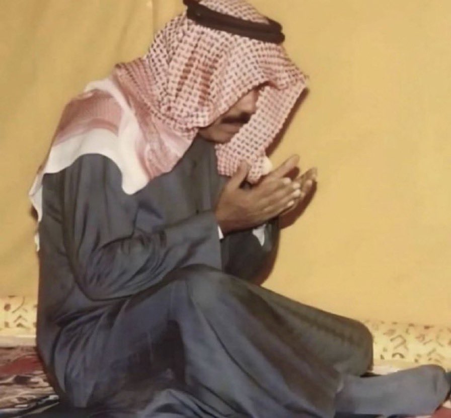 ebnnashmy's tweet photo. إنا لله وإنا إليه راجعون
#ننعي بقلوب مؤمنة راضية بقضاء الله وقدره
أميرنا وحاكم دولتنا أمير التواضع والزهد
#الشيخ_نواف_الاحمد_الصباح
وأبدله دارًا خيرًا من داره
ونعزي صاحب السمو
#الشيخ_مشعل_الأحمدالصباح
وأسرة آل الصباح الكرام
و نعزي أنفسنا والشعب الكويتي والأمة الاسلامية والعربية https://t.co/py9AeT0Wyw