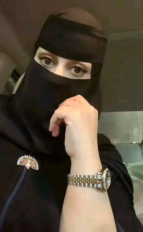 عندي حرمة مطلقه عقيم عمرها ٤٠ ط 162و 66 جميله بيضاء جسم انوثي عندها سكن خاص فيها ثريه عندها خير كثير تبي زواج مسيار سري من رجل يبادلها الحب ويسعدها وهي رح تسعده المهم يكون صادق وجاد وهي رح تتكفل بكل شي...