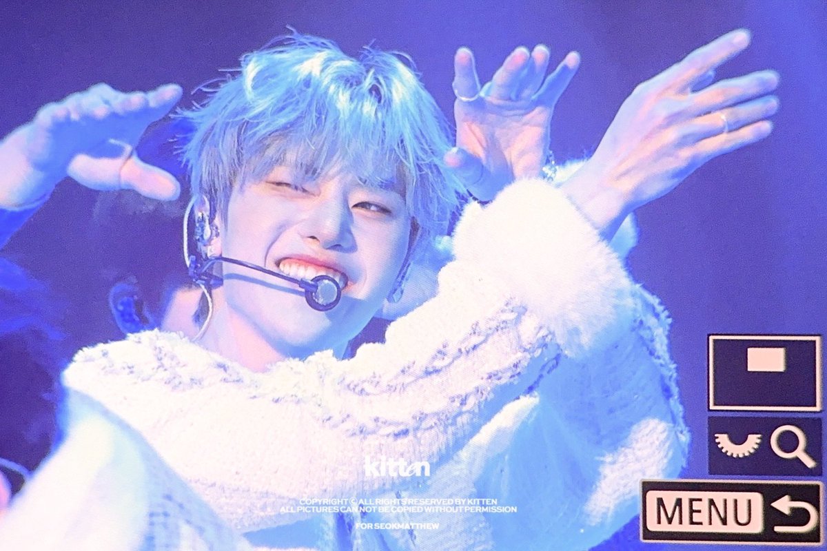 kitten_smt's tweet photo. 231216 극악 조명도 이겨내는 미모
#석매튜 #SEOKMATTHEW #ソクマシュー #ZB1 #제로베이스원 https://t.co/J1jIO09oIL