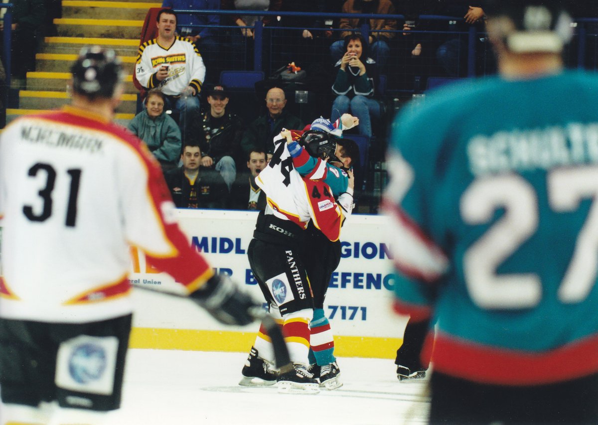 On this day In 2000 - <a href="/PanthersIHC/">Nottingham Panthers</a> vs <a href="/BelfastGiants/">Belfast Giants</a> 

Barry Nieckar vs Paul Ferone 👊