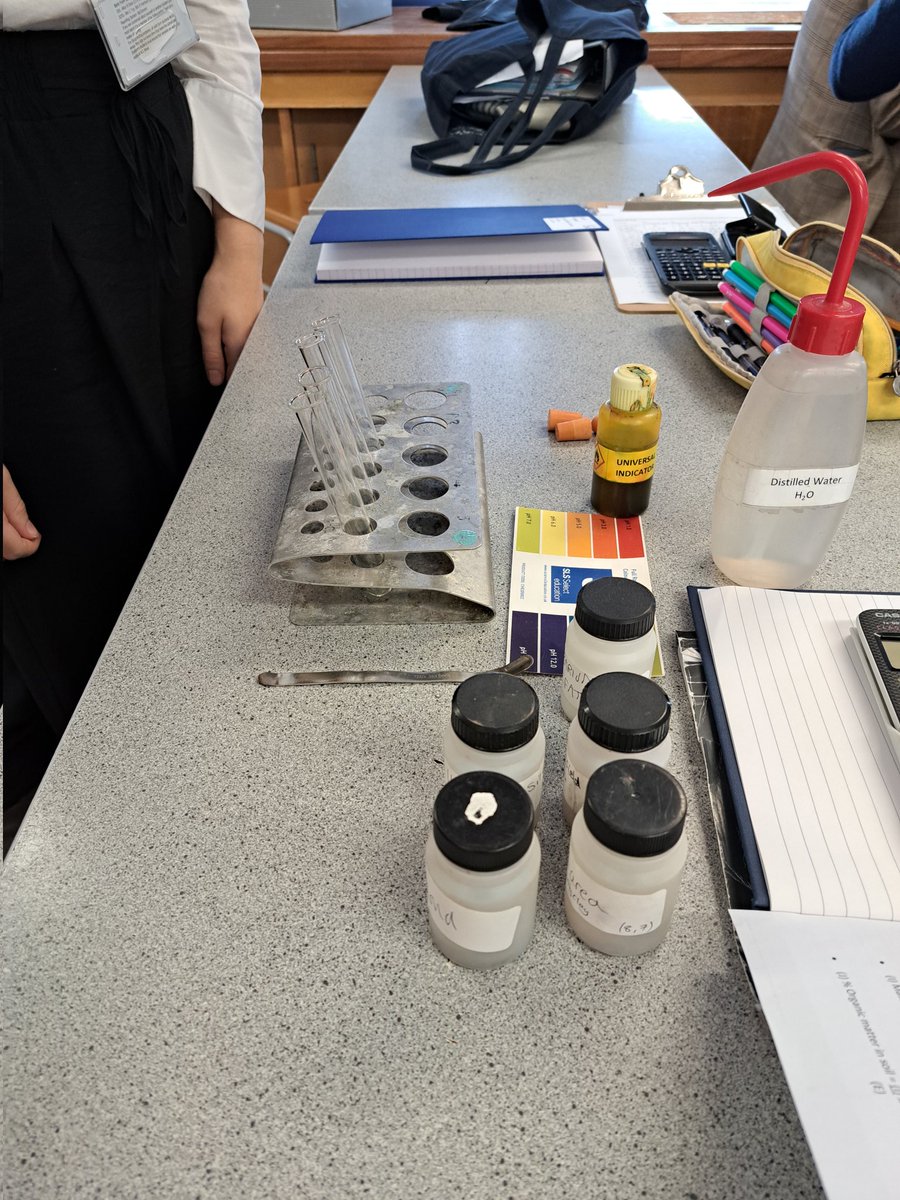 k_jths's tweet photo. Great work Year 12 completing follow up experiments on soil samples collected on out first environmental science field trip #environmentalsciencejths #jths #jthssixthform #year12 https://t.co/x5JcLBOU1O