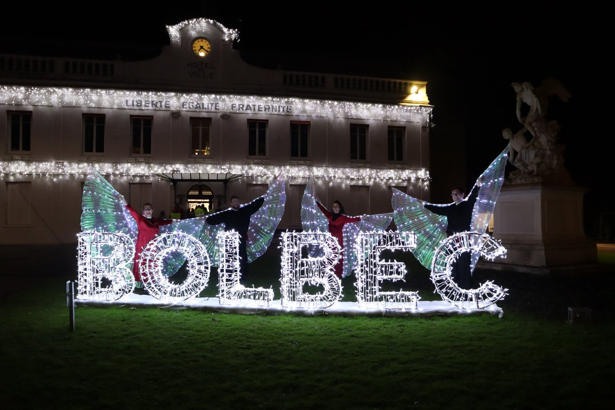 Le marché de Noël continu tout le week-end à #Bolbec !
Les enfants pourront s’amuser avec le retour des mascottes le samedi après-midi tandis que les Brailleurs de Tubes Populaires sillonneront le centre-ville le dimanche après-midi afin de répandre la bonne humeur !