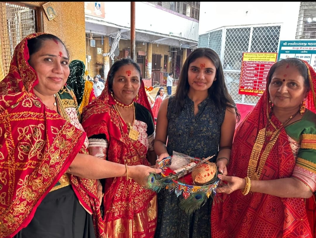 ગાકુળ મથુરાનો લાડકવાયો
દ્વારકામાં 37,000 કરતાં પણ વધારે આહિરાણીઓ ‌નો ભવ્ય મહારાસ આવો રમવા મહારાસ.23 અને 24 ડિસેમ્બર 2023 ના રોજ બનશે વિશ્વ રેકોર્ડ 
#ABAMS
#AhiraniMaharasDwarka
#AhiraniMaharas2023 

<a href="/ABAM_official23/">AkhilBharatiyaAhiraniMaharasSangathanOfficial</a> <a href="/RJRam_Ahir/">Ram Ahir PI</a> <a href="/drkartik_ahir__/">AHIR Saheb 🇮🇳</a> <a href="/lirimaadam4401/">lirimaadam@gmail.com</a> <a href="/BaldaniyaMathu3/">Baldaniya Mathurbhai</a>