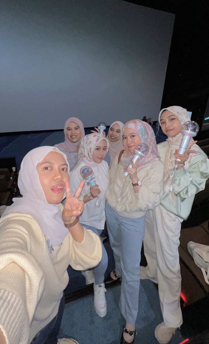 TiraSahar's tweet photo. Carat sisters est 2017 🩵
Today was fun, see you next weekend boys !

@1woo17 @natasshya @kyeo_omi @al1together_ @fennecwonwoo https://t.co/ygrH3s0cn4