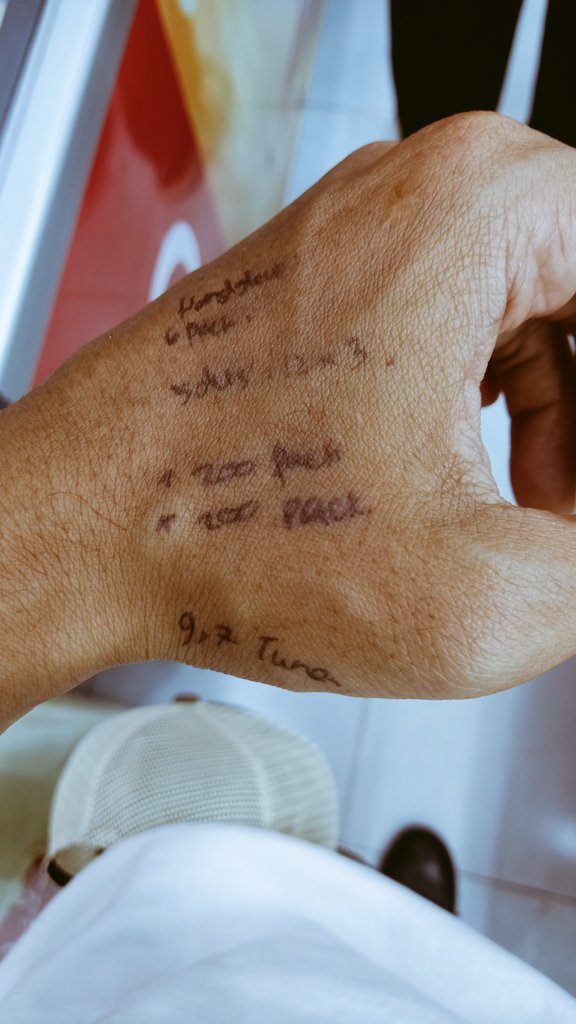 Sekerja-kerja nya di hari sabtu, tetep terasa suasana weekend nya.... What a day 🖊