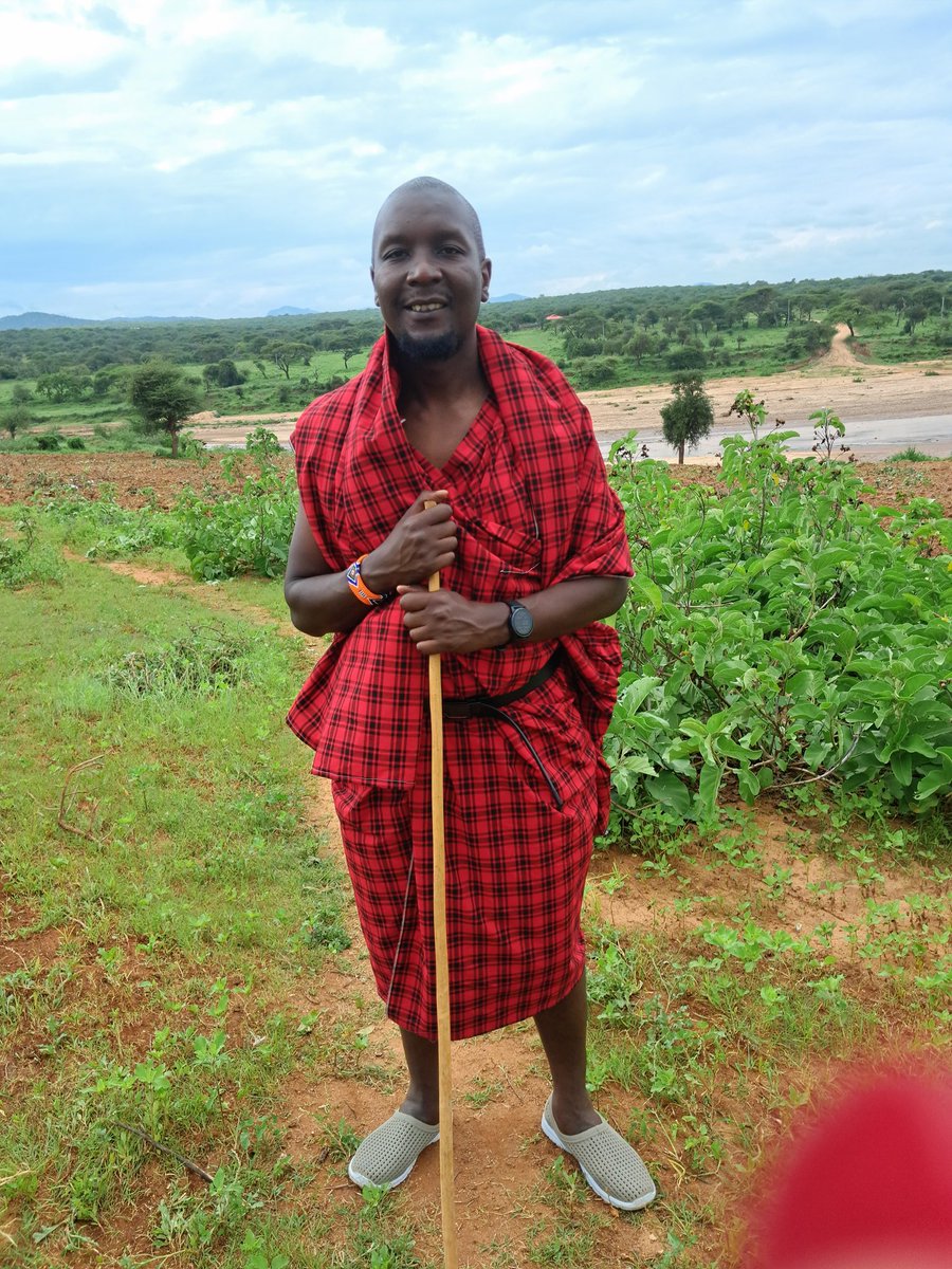 I've had a crazy week of exams, hadi next week.
Left the house to get some toiletries. 

Now, I'm 70kms away from home.

This is truly December.