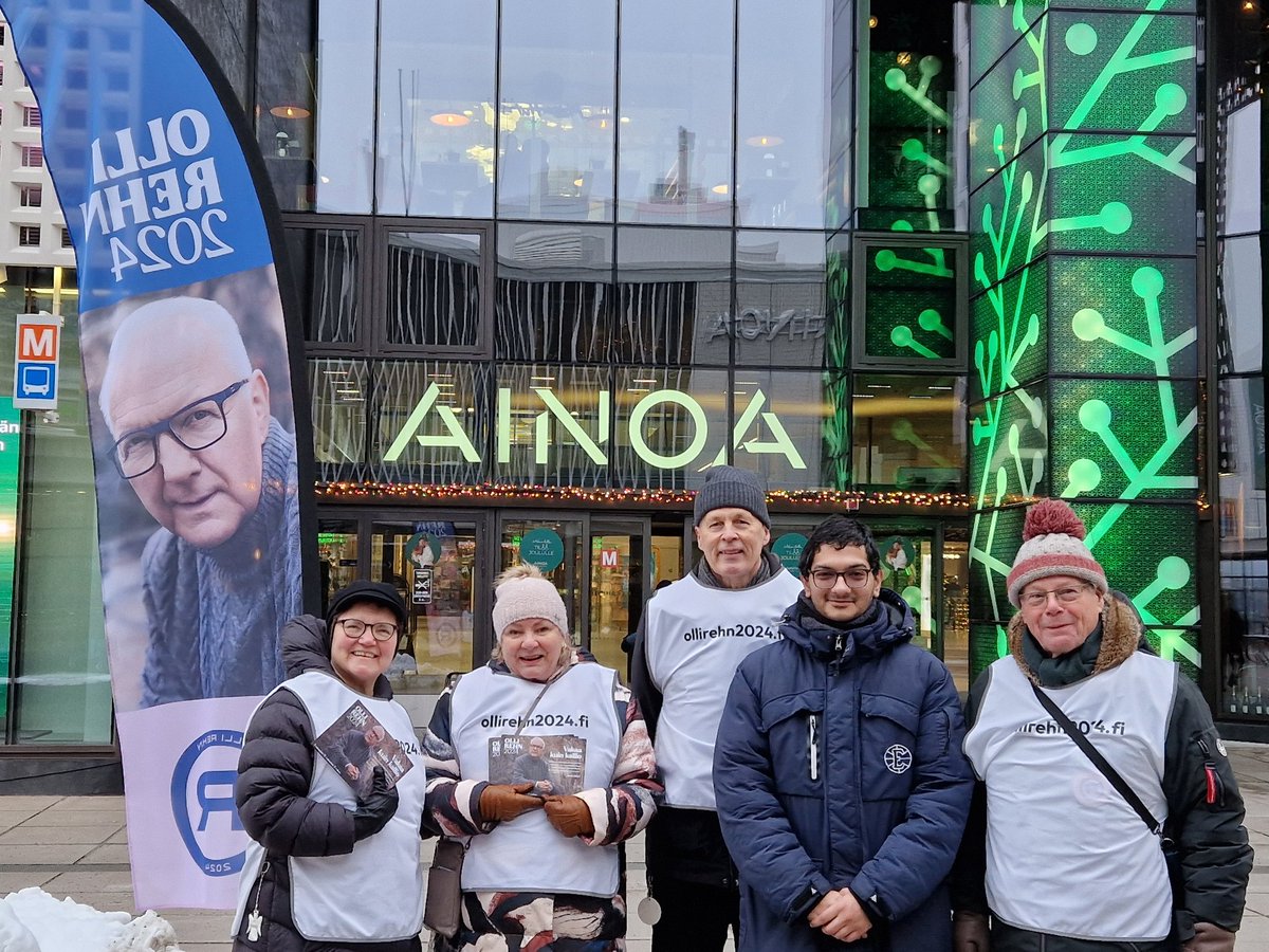 Olli Rehnin tukijoukko oli liikkeellä tänään Tapiolassa. Rehn sai kulkijoilta tunnustusta.