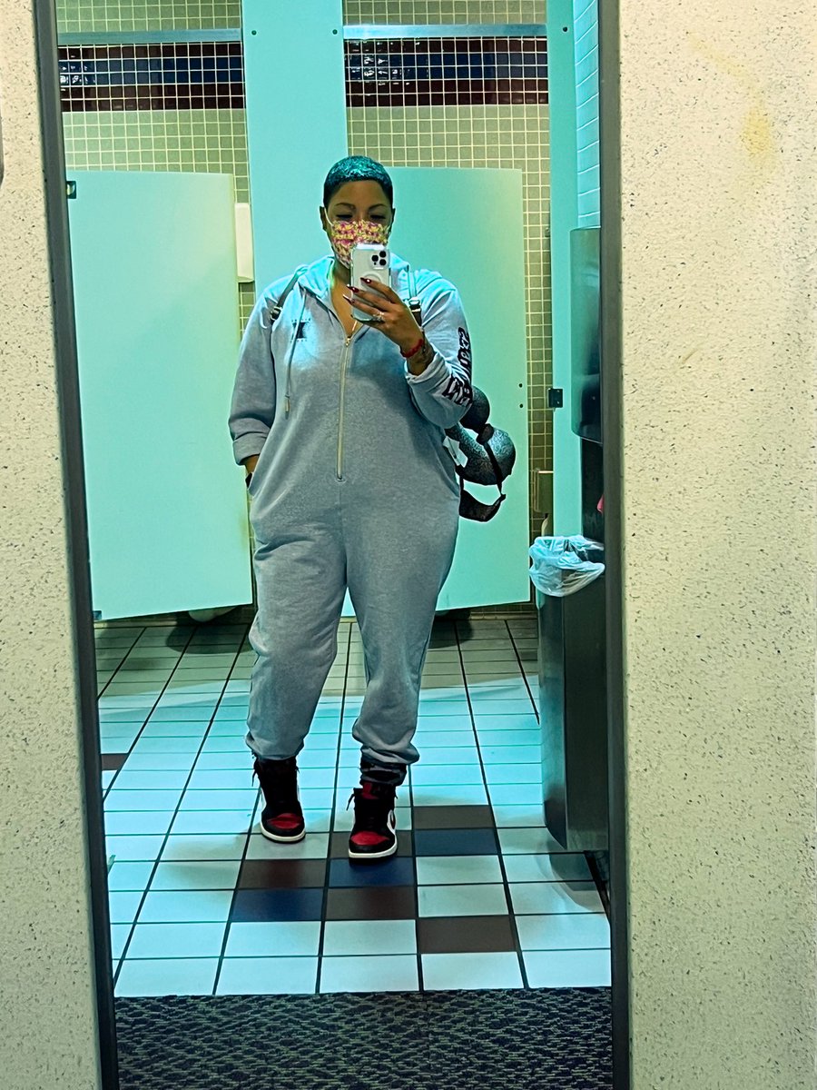 Tendin2's tweet photo. GRWM | Airport Fit
Comfy is key for me! See yall in Vegas! #traveltiktok #flypti #lasvegas
YKTFV: onesie from @Savage X Fenty, kicks from @Nike , backpack from @JustFab https://t.co/68Z7AMJqix