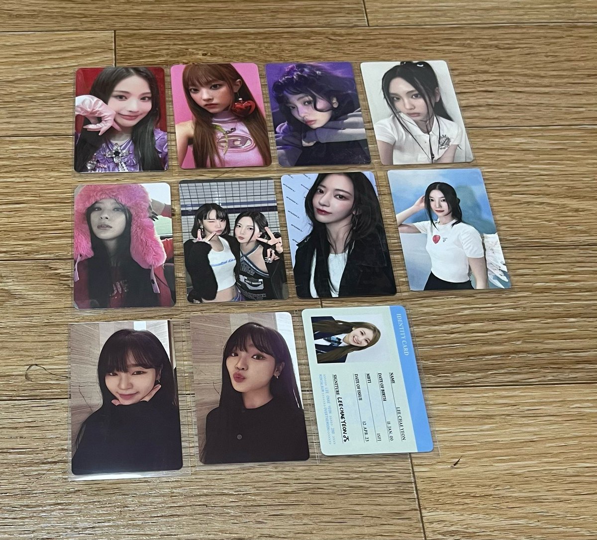 selingeulli's tweet photo. 여돌 공굿포카 싸게 양도해요

오마이걸 승희 , 뉴진스 해린 혜인 , 레드벨벳 슬기 , 아이즈원 채연 , 르세라핌 사쿠라 카즈하 유닛 , 엔믹스 지니 포카 팔아요 !
편하게 연락주세용 네고 가능합니다 .ᐟ
#아이즈원 #오마이걸 #뉴진스 #레드벨벳 #르세라핌 #엔믹스 https://t.co/zPXGbn95tX