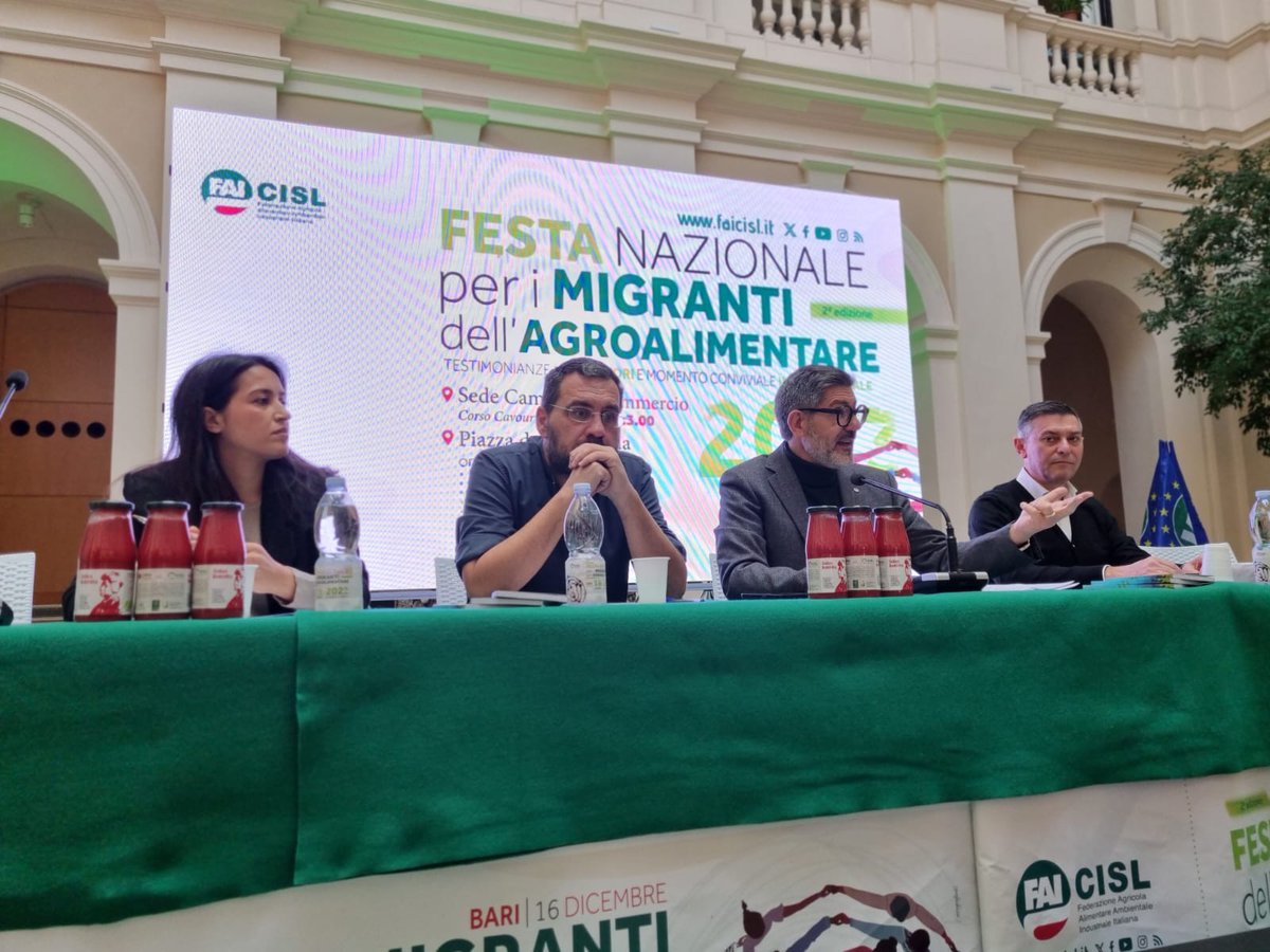 fai_cisl's tweet photo. #Intercultura: SG @OnofrioRota alla #giornatadelmigrante organizzata da #FaiCisl: "Facilitiamo l'emersione dei tanti #lavoratori #migranti presenti nel nostro Paese, che devono essere impegnati attivamente in modo regolare nel settore #agroalimentare" 
👉🏻 https://t.co/BcT2OYLnVu https://t.co/Xj2389lTwX