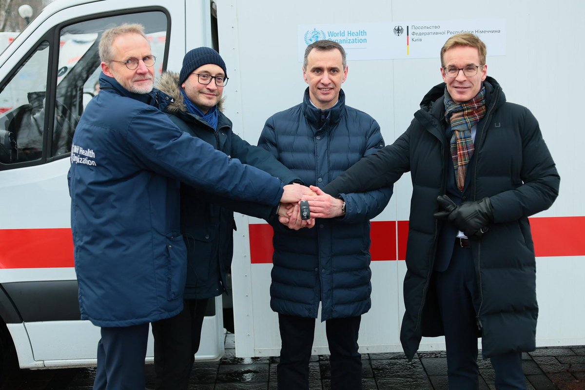 Within the newly signed BCA, today delighted to hand over 20 ambulances together w/@GundoWeiler to @ViktorLiashko, Minister of Health of Ukraine. Equipped with the life-supporting devices, they will provide emergency care to critical patients during transportation in Ukraine 🇺🇦