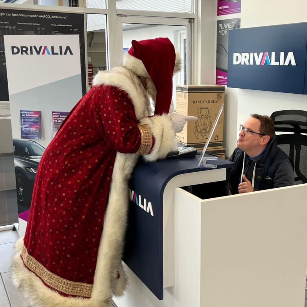 Delighted to say we had Santa in with us today to get his Sleigh ride in tip top shape just before the Christmas rush! 

Santa thought he saw a familiar face at our Drivalia Car Hire Hotdesk that was on the naughty list this year! 😱 (1/2)