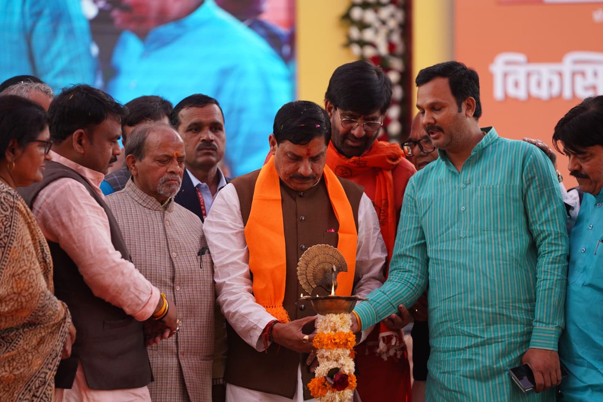 महाकाल भक्त मोहन यादव जी <a href="/DrMohanYadav51/">Dr Mohan Yadav</a> को मध्यप्रदेश के मुख्यमंत्री का उत्तरदायित्व मिलने पर अशेष शुभकामनाएँ। #महाकाल_के_मोहन