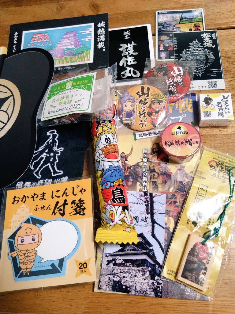 帰宅しました。
1枚目、物販で買った戦利品。2枚目、ブース回っていて(フォローやアンケートに答えて)頂いたグッズ。←皆さん太っ腹… 