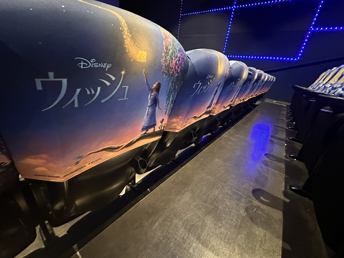 k_ayaka1212's tweet photo. ディズニーシアターで『ウィッシュ』観た！
誰もがスター!の歌い分け誰が誰なのか気になる…。
とても良かったのでもう一回観に行く！
(この前シャザム観たせいで、塔の上から歌ってるアーシャの声絶対届いてないの想像して笑ってしまった😌) https://t.co/Idh4T5LgK3