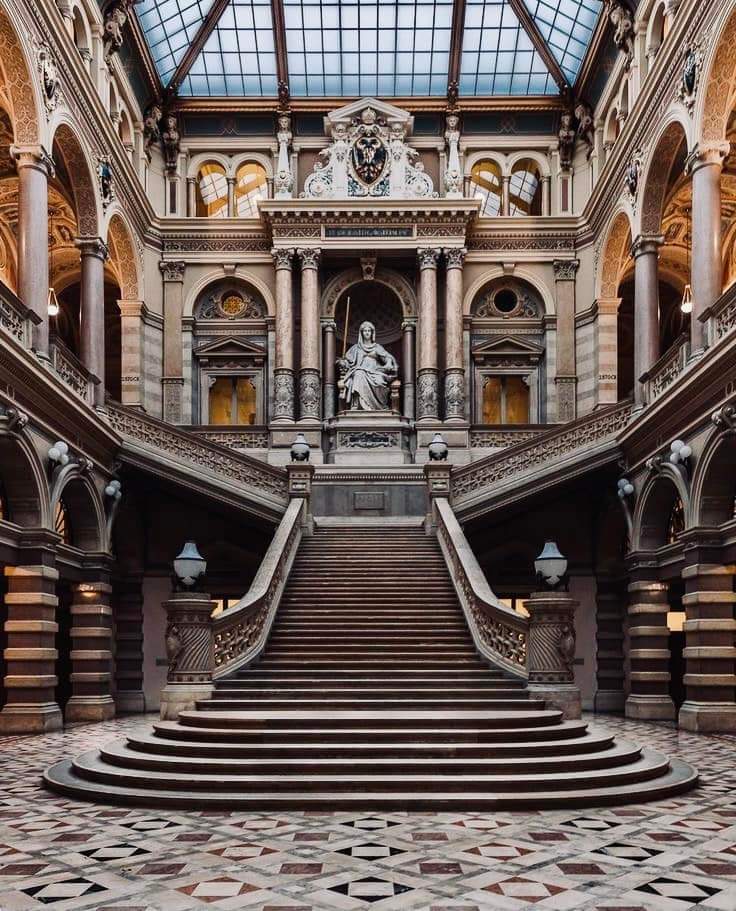 MGL_nomadic's tweet image. Justice Palace in Brussels 🏰✨ 

#Brussels
#HistoricalArchitecture 🇧🇪