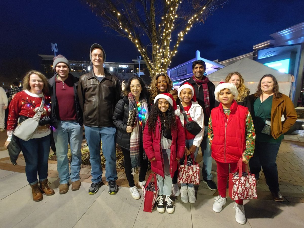 cfcwired's tweet image. TODAY: 9a-1p
@OneLoudounEatLocoFarmer’sMarket
Bring a friend and shop local, while the CFC Carolers bring some Christmas magic.

#cfcwired
#cfcwiredworship
#communit
#shoplocal
#oneloudoun
#eatlocofarmersmarket