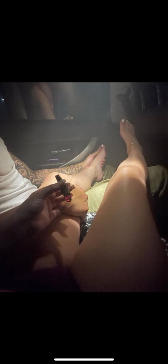 LK5ive46060's tweet photo. Love Smoking blunt Rubbing on Dem Feet Shit Just Hit Different😩 https://t.co/1DgD2TAFKm