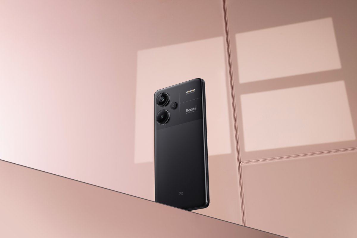 XiaomiIndia's tweet photo. Elevate your style with the bold and timeless design of 𝐅𝐮𝐬𝐢𝐨𝐧 𝐁𝐥𝐚𝐜𝐤 on the #RedmiNote13 Pro+ 5G. 

Embrace a new standard of elegance with the #SuperNote. 
Launching on 4th January'24. 

Get Note-ified: https://t.co/ARMHn4Eb7L https://t.co/ol7kgYexN2