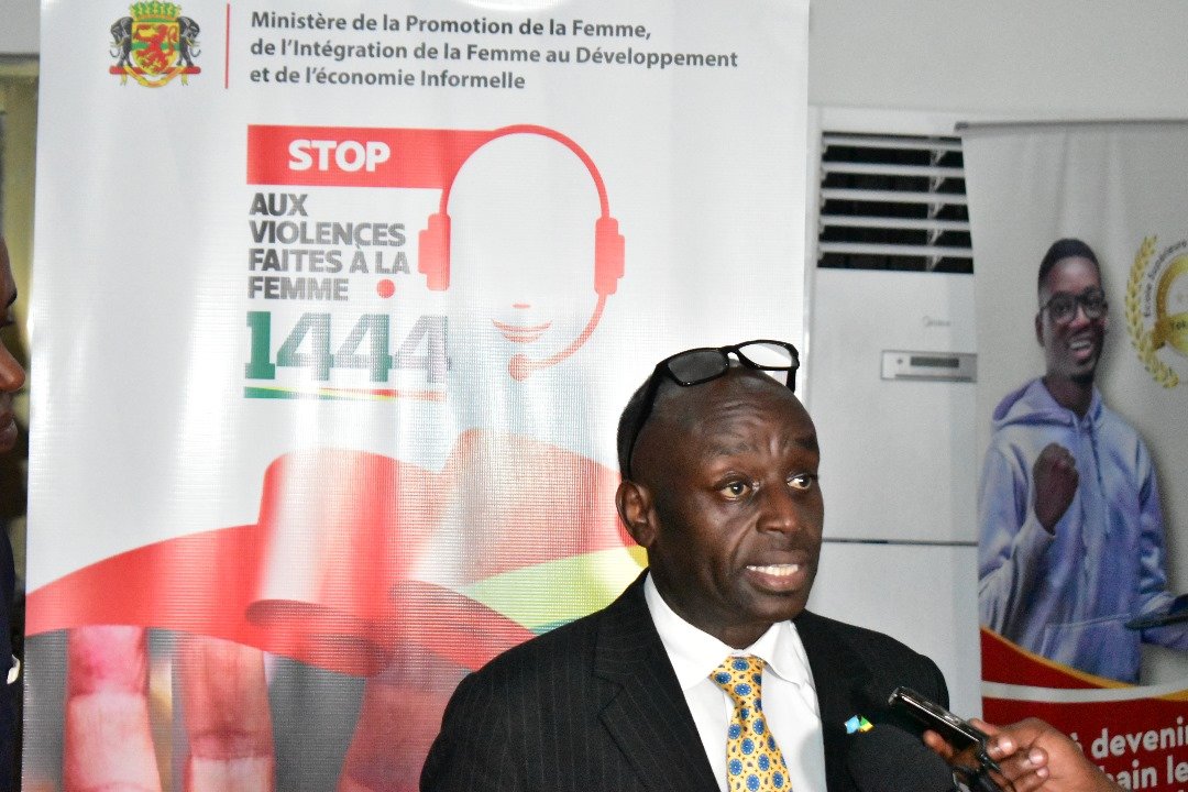Heureux d'avoir participé au lancement du 1444, numero vert d'urgence pour dénoncer toutes les violences faites aux femmes.  Initiative de la Ministre de PFIFDEI <a href="/echo_vrai/">Inès Nefer Bertille INGANI</a> <a href="/ingani/">Anishah A</a> appuyée par Ministre Eco. Numerique <a href="/LeonJuste/">Léon-Juste Ibombo</a>