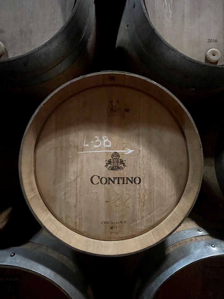jig_es's tweet photo. El 2023 llega a su fin y qué mejor que vivir una de sus últimas aventuras juntos y en una bodega.

El equipo de JIG celebramos un año lleno de desafíos y retos conseguidos visitando Bodegas Contino. Un día para hacer balance y agradecer el gran esfuerzo y trabajo de este año🥂 https://t.co/0LMjwDsYm3