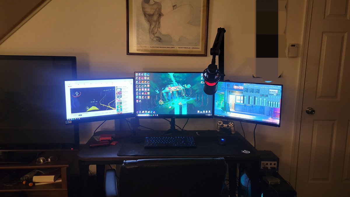 What does your setup look like?

Hopefully better than the official <a href="/paragonesportow/">Paragon Esports</a> social media HQ!